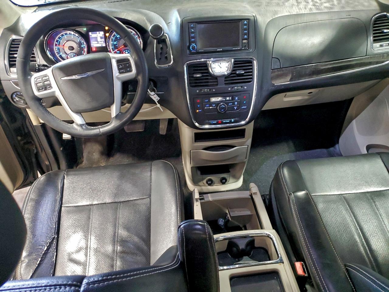 2015 CHRYSLER TOWN & COUNTRY TOURING L photo 8
