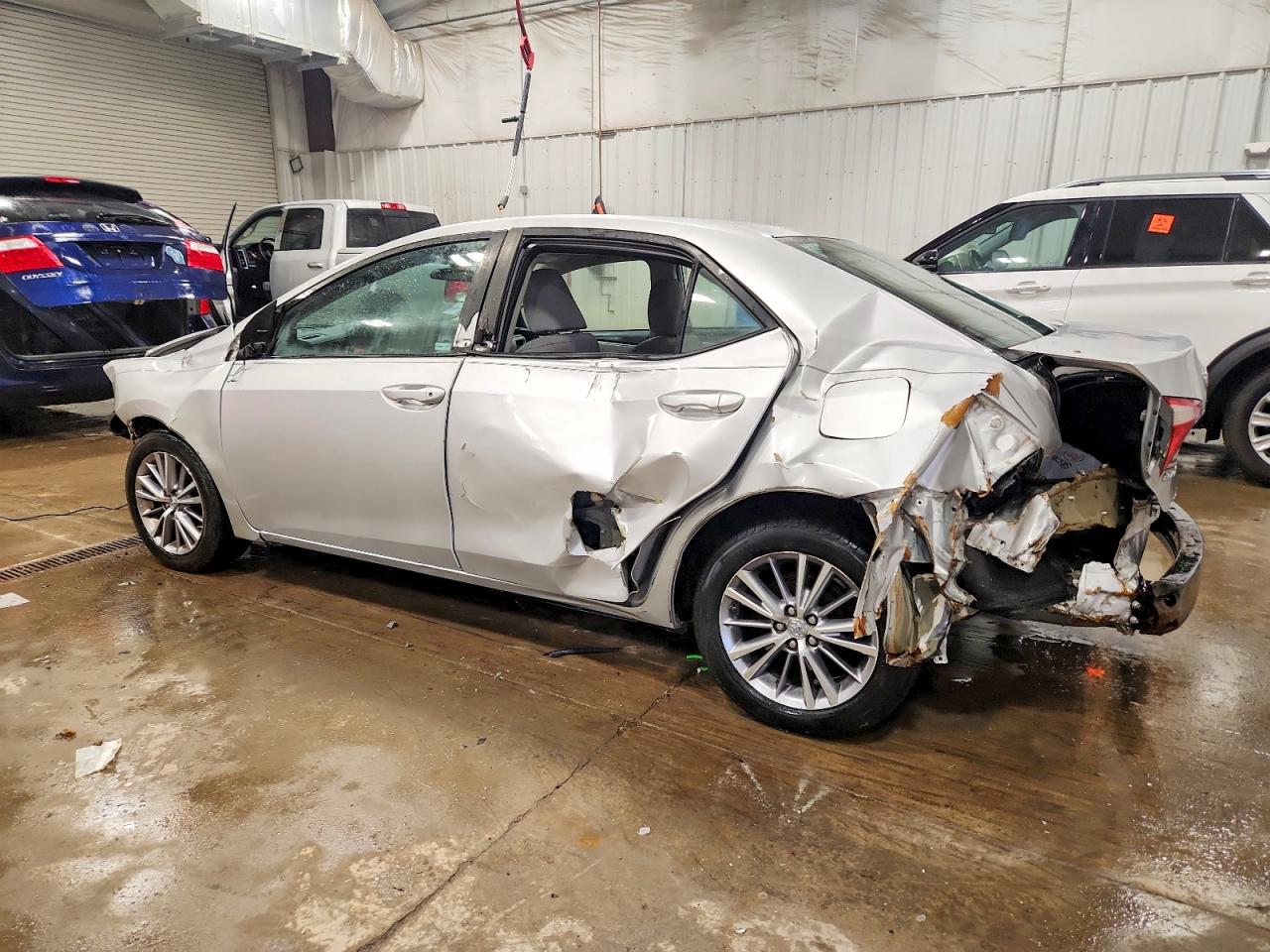 2014 TOYOTA COROLLA L photo 2