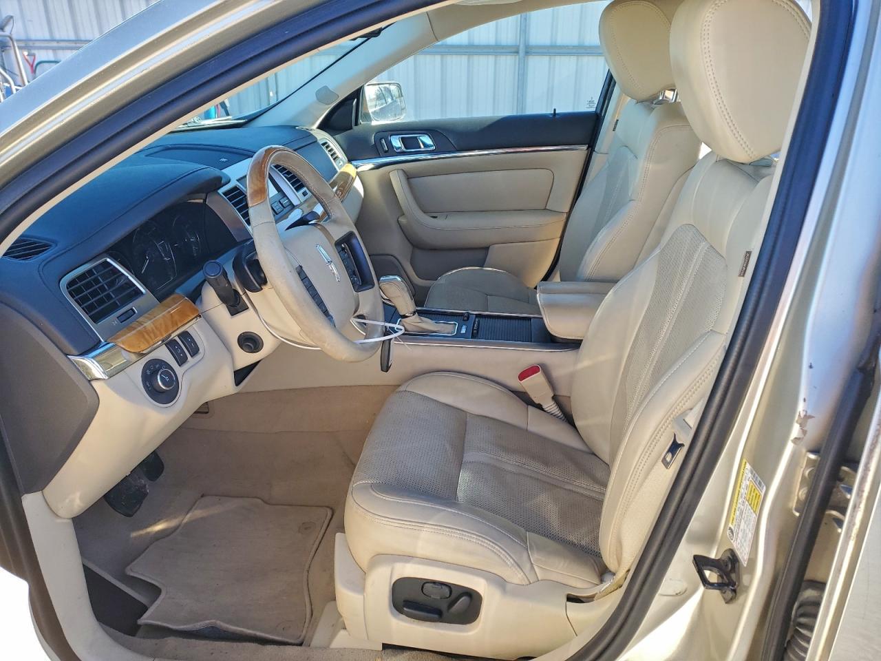 2010 LINCOLN MKS photo 7