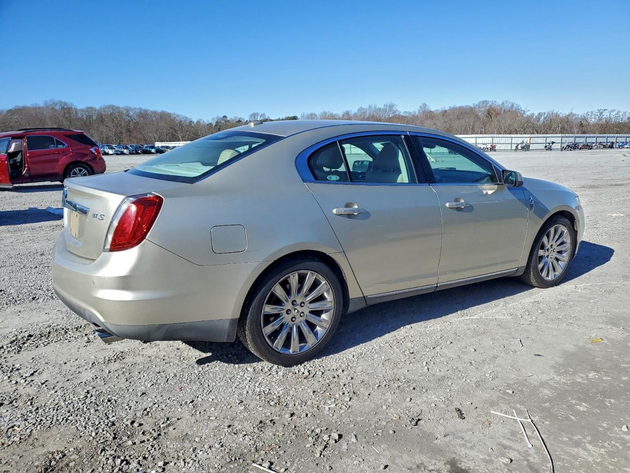 2010 LINCOLN MKS photo 3