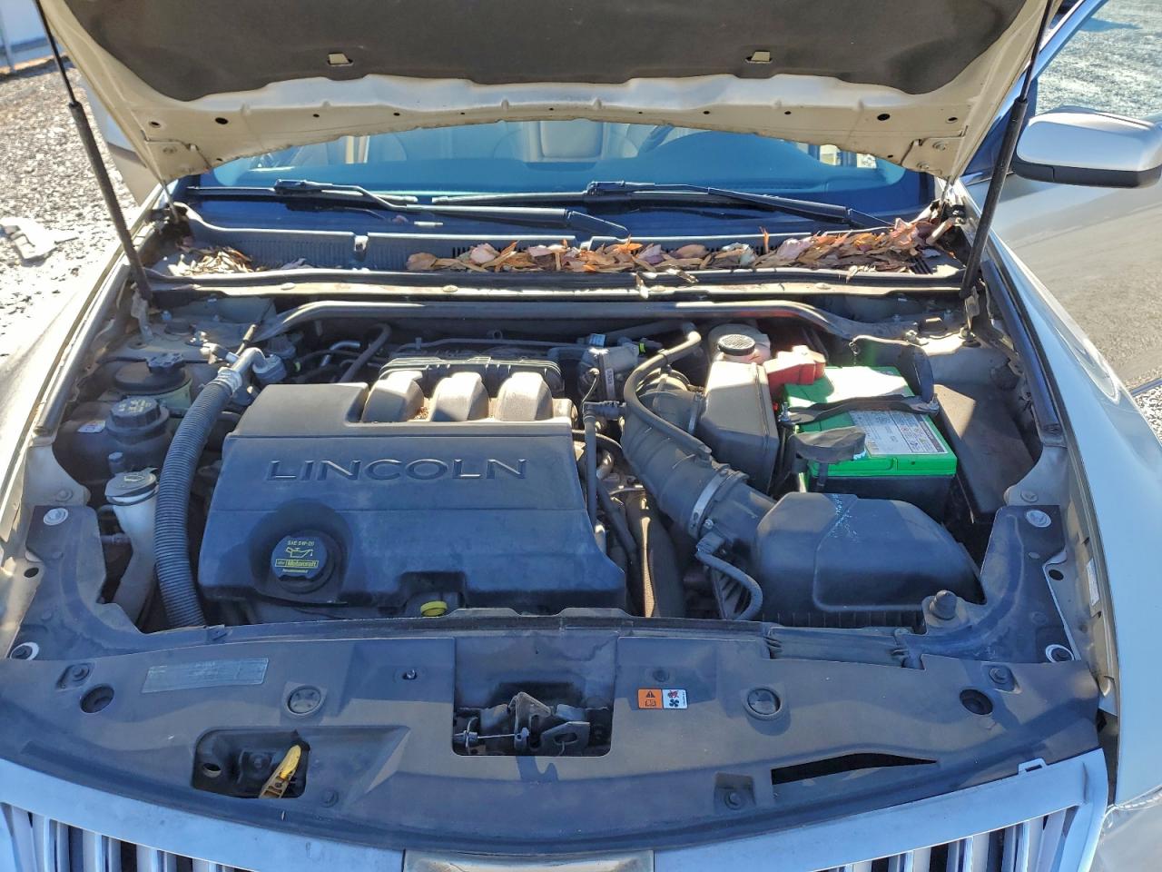 2010 LINCOLN MKS photo 11