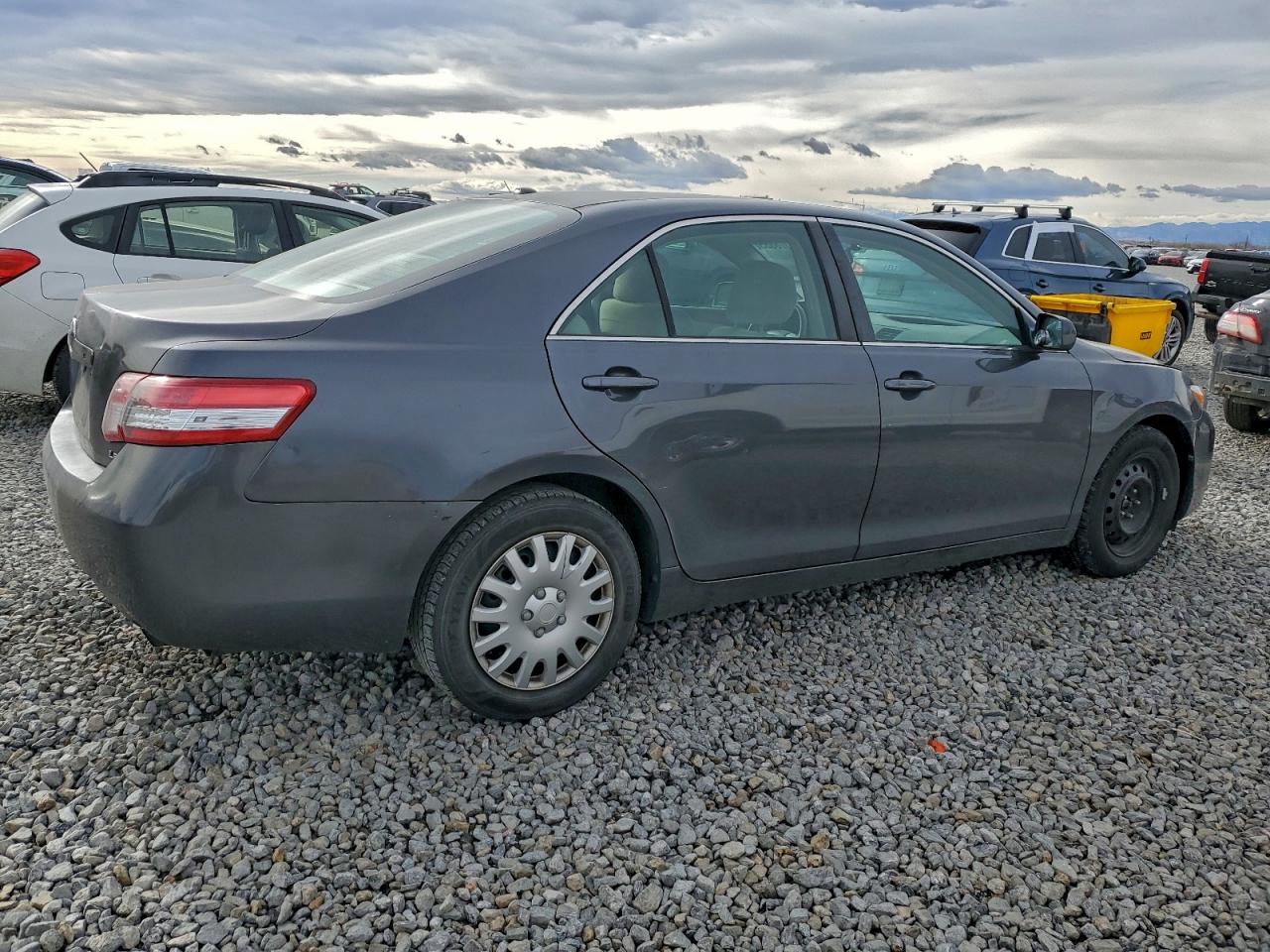 2010 TOYOTA CAMRY BASE photo 3