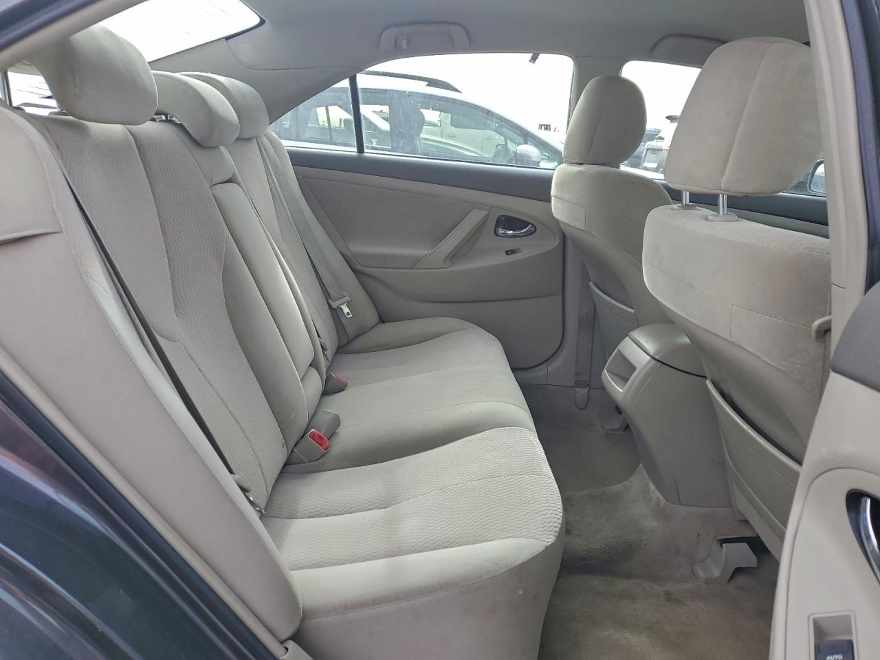 2010 TOYOTA CAMRY BASE photo 10