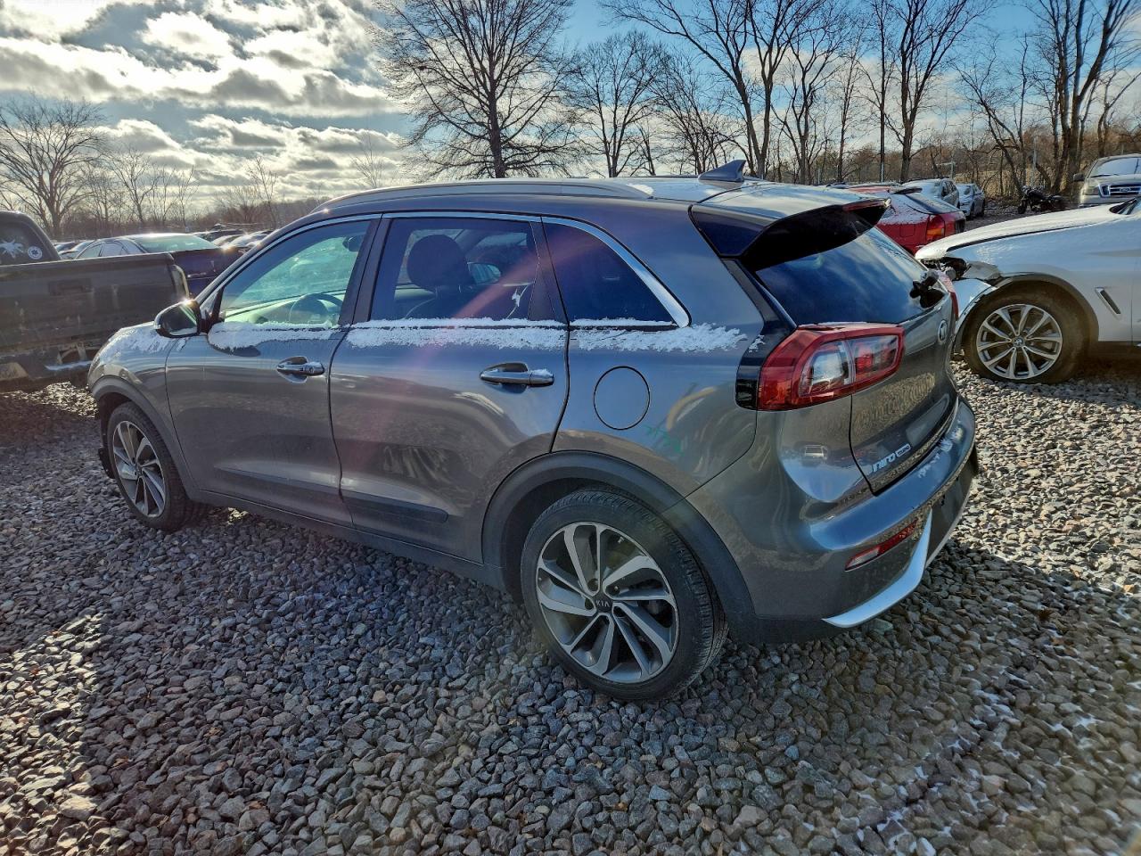 2017 KIA NIRO EX TOURING photo 2