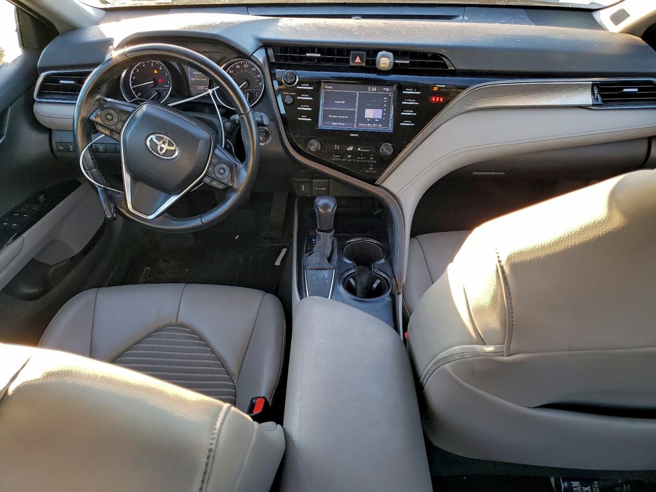 2020 TOYOTA CAMRY SE photo 8