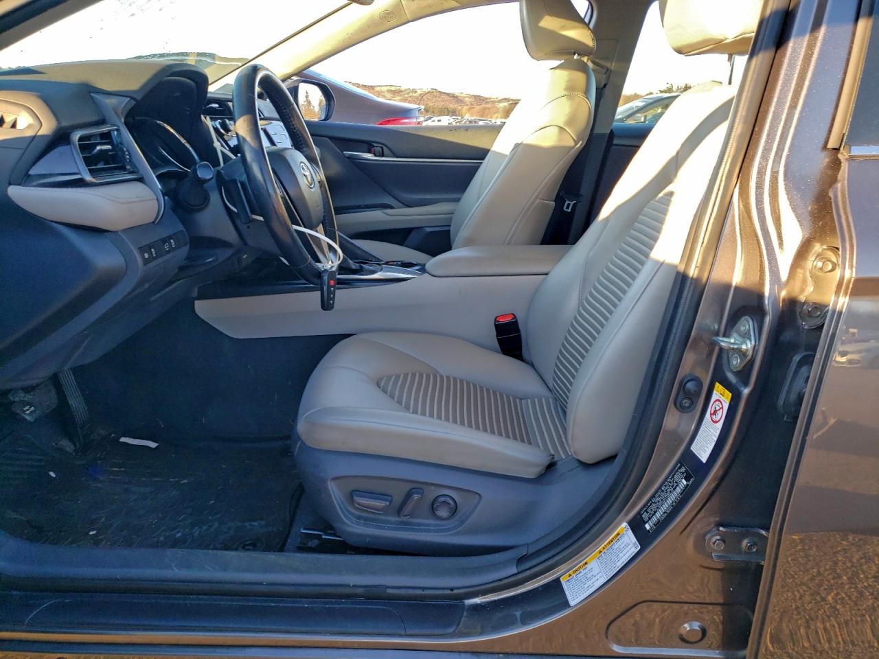 2020 TOYOTA CAMRY SE photo 7