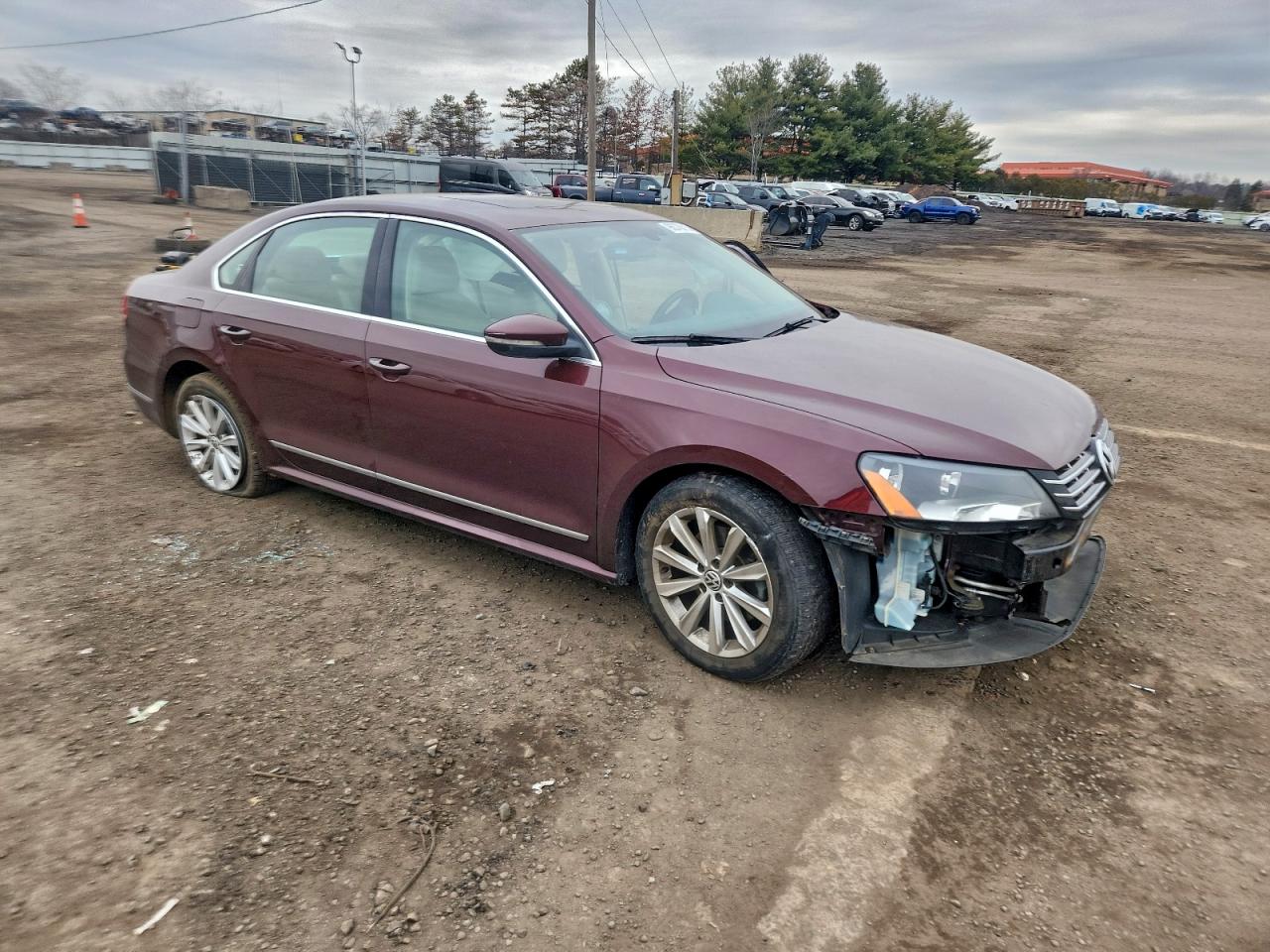2012 VOLKSWAGEN PASSAT SEL photo 4