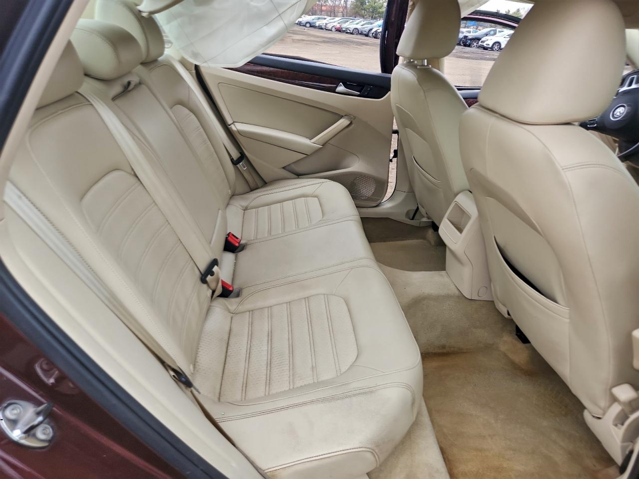 2012 VOLKSWAGEN PASSAT SEL photo 10