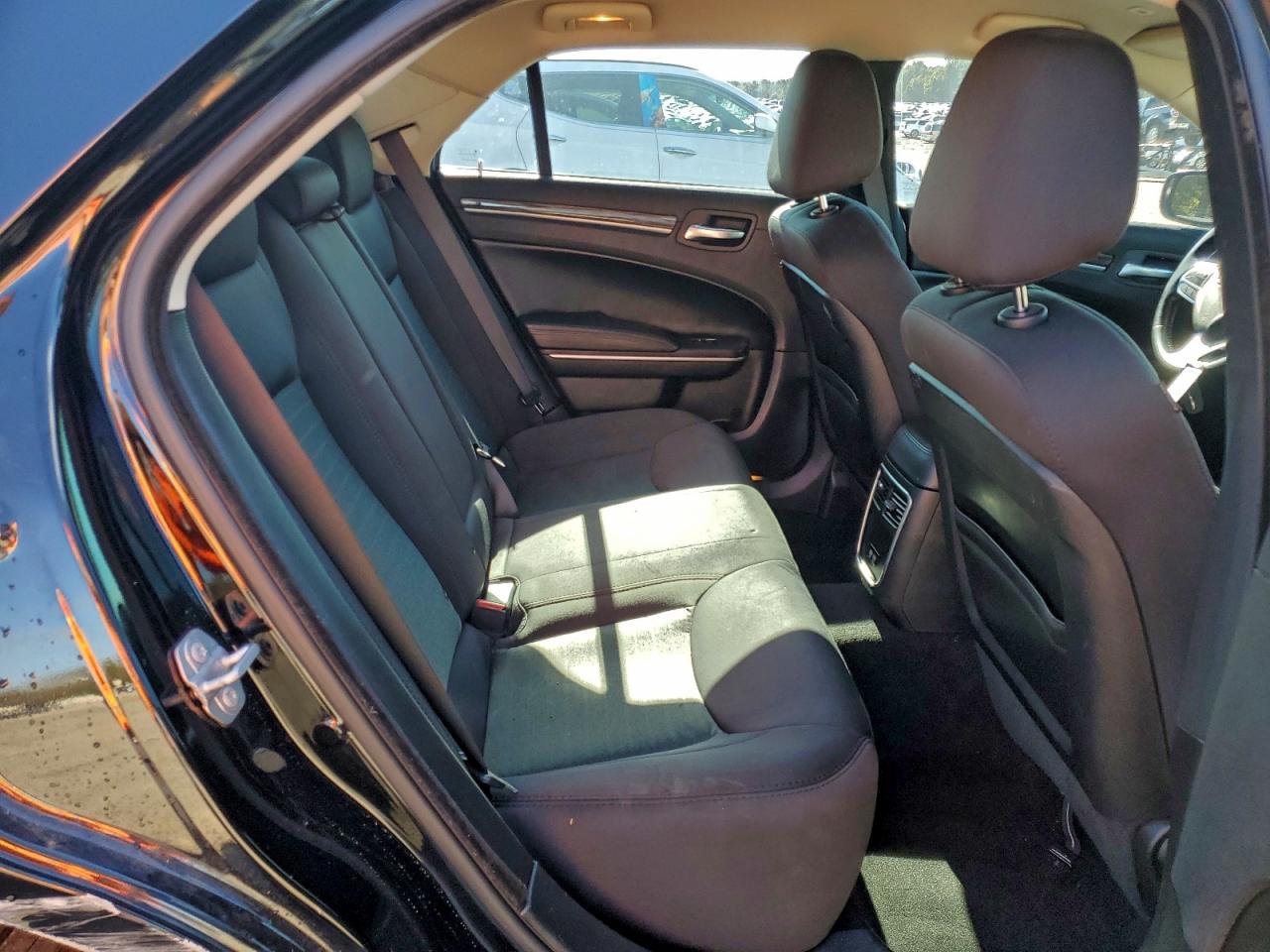2019 CHRYSLER 300 TOURING photo 10