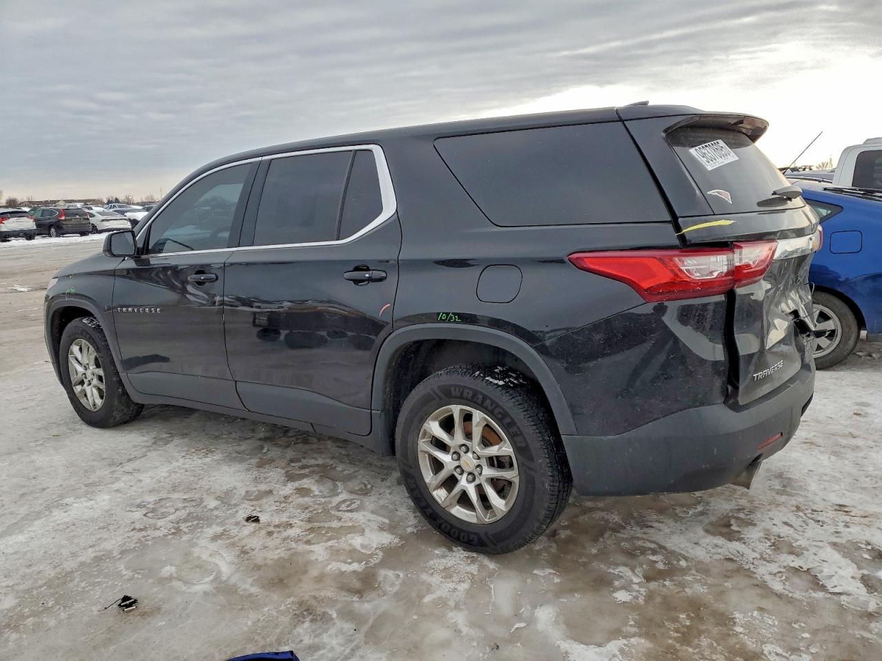 2019 CHEVROLET TRAVERSE LS photo 2