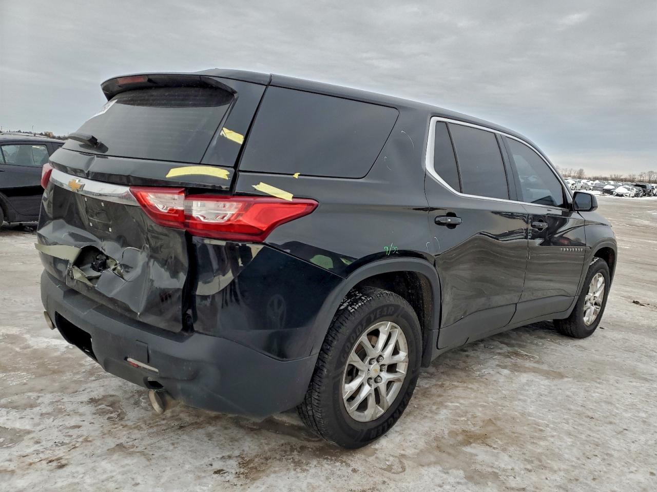 2019 CHEVROLET TRAVERSE LS photo 3
