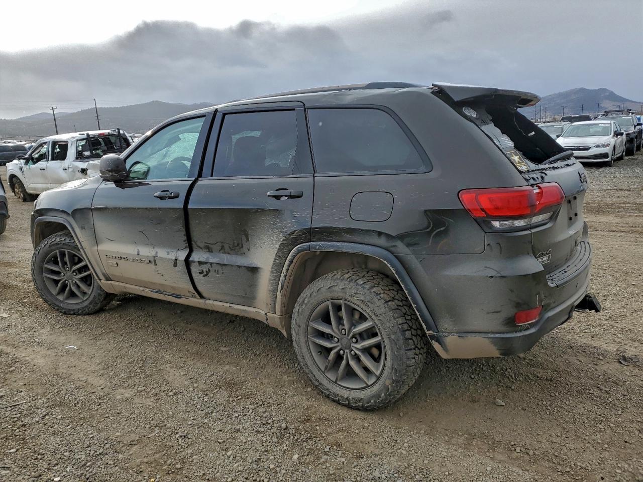 2016 JEEP GRAND CHEROKEE LAREDO photo 2