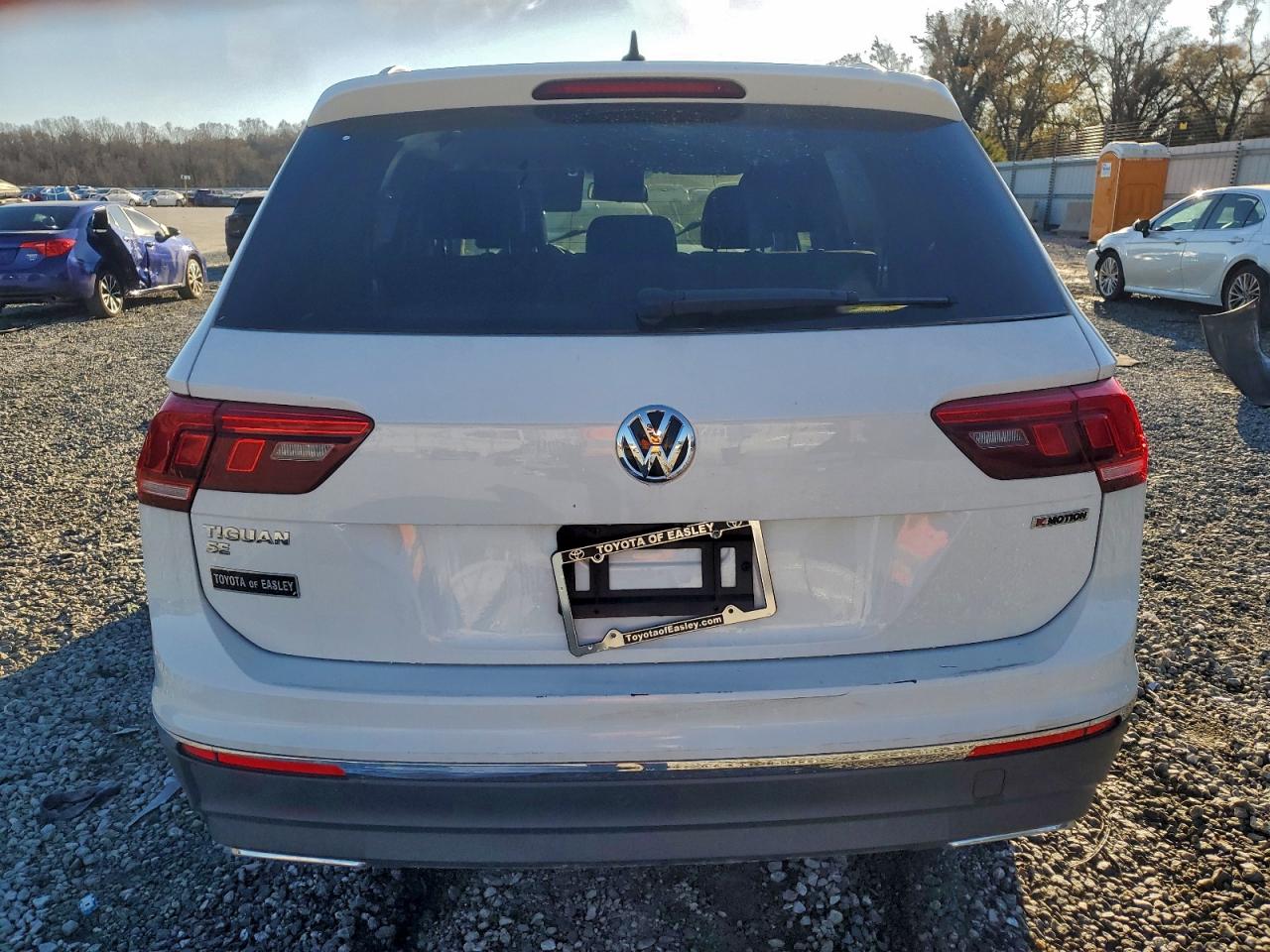 2021 VOLKSWAGEN TIGUAN SE photo 6