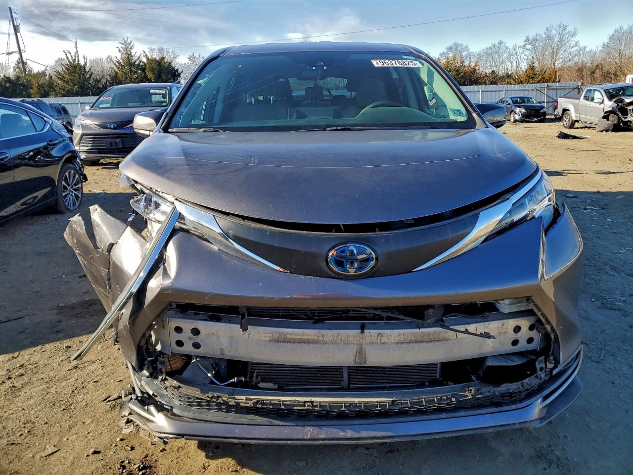 2021 TOYOTA SIENNA LE photo 5