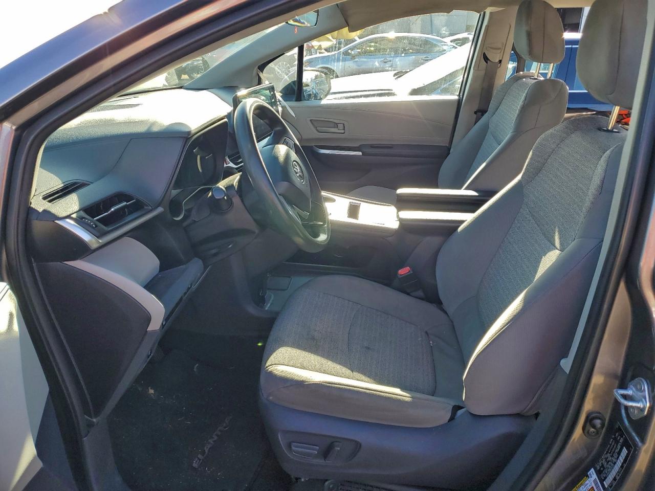 2021 TOYOTA SIENNA LE photo 7