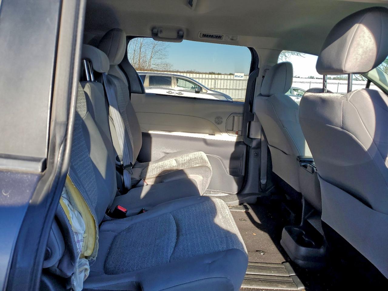 2021 TOYOTA SIENNA LE photo 11