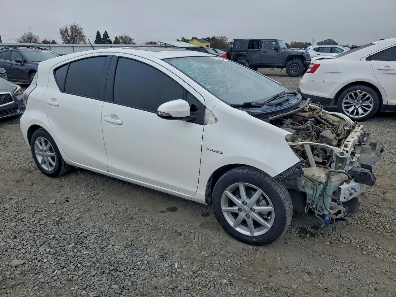 2013 TOYOTA PRIUS C photo 4