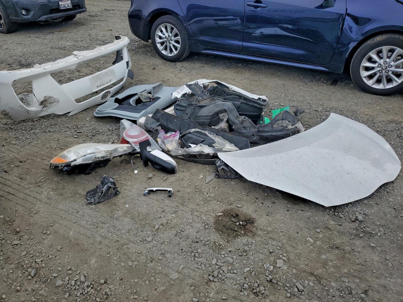 2013 TOYOTA PRIUS C photo 12