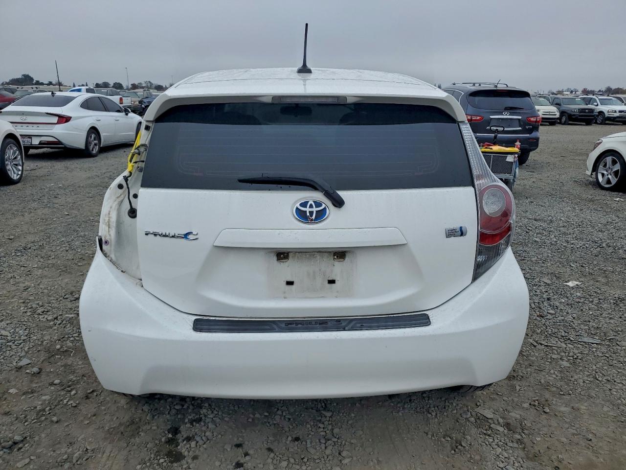 2013 TOYOTA PRIUS C photo 6
