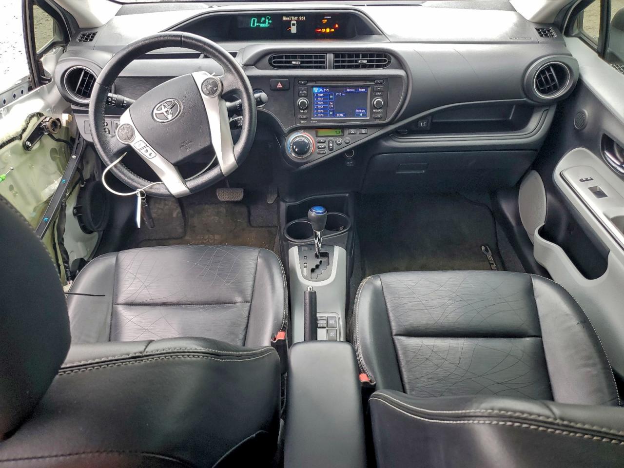 2013 TOYOTA PRIUS C photo 8