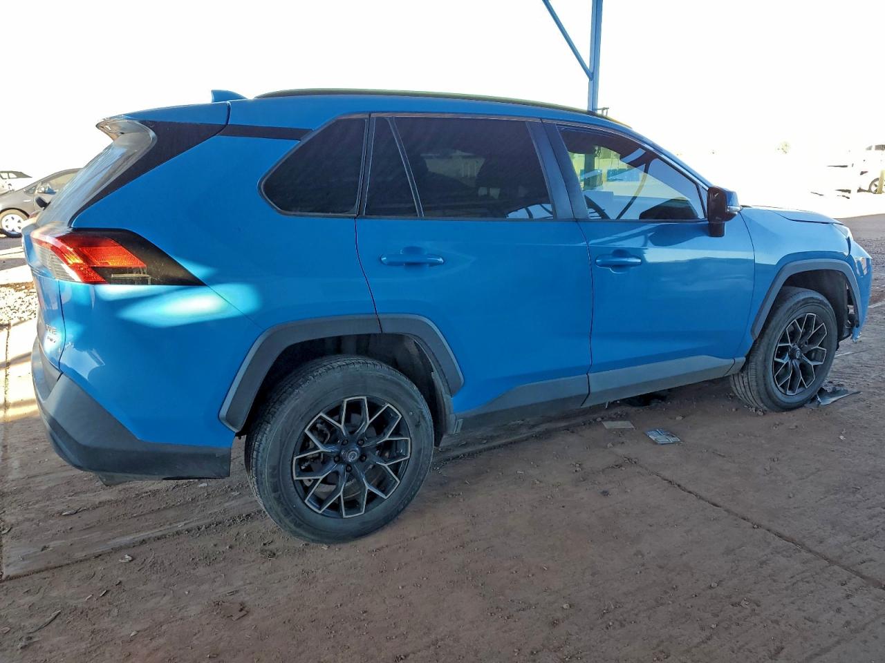 2021 TOYOTA RAV4 XLE photo 3