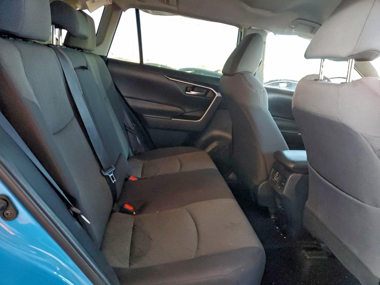 2021 TOYOTA RAV4 XLE photo 11