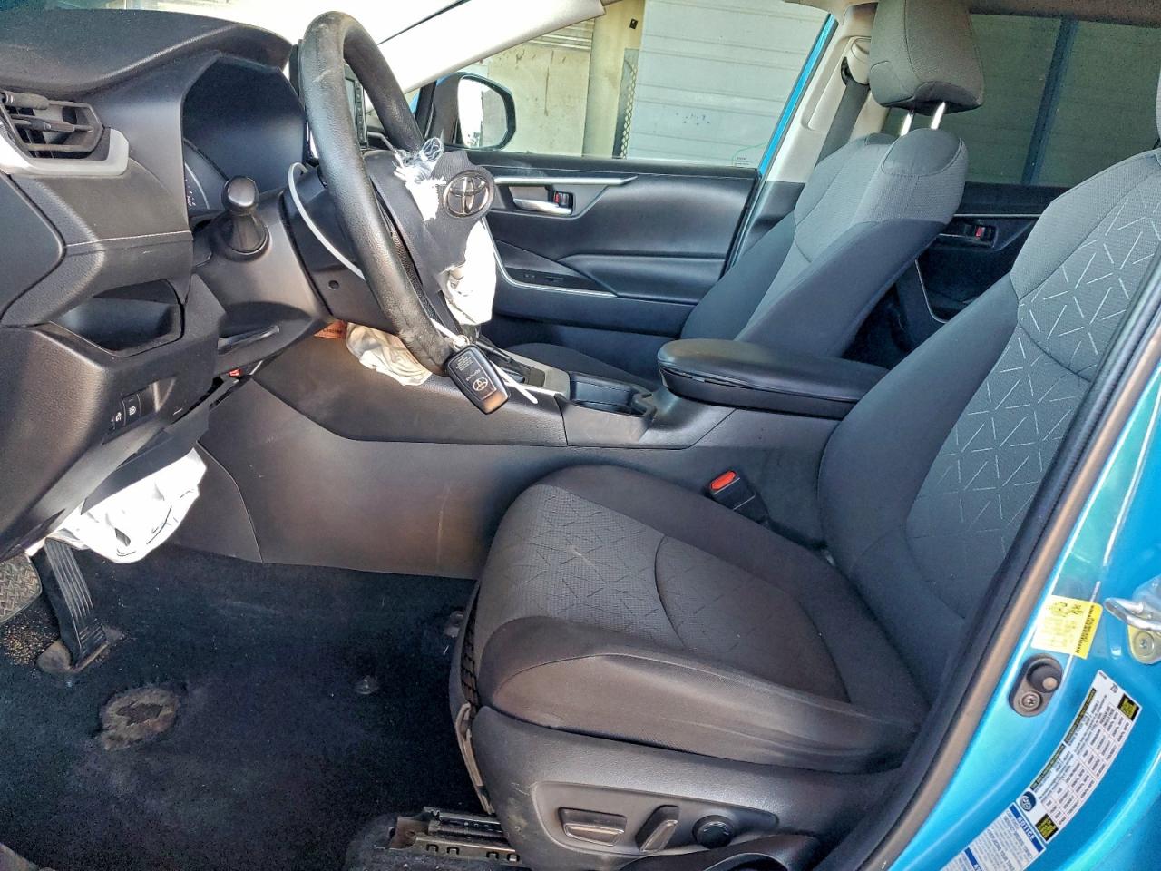 2021 TOYOTA RAV4 XLE photo 7