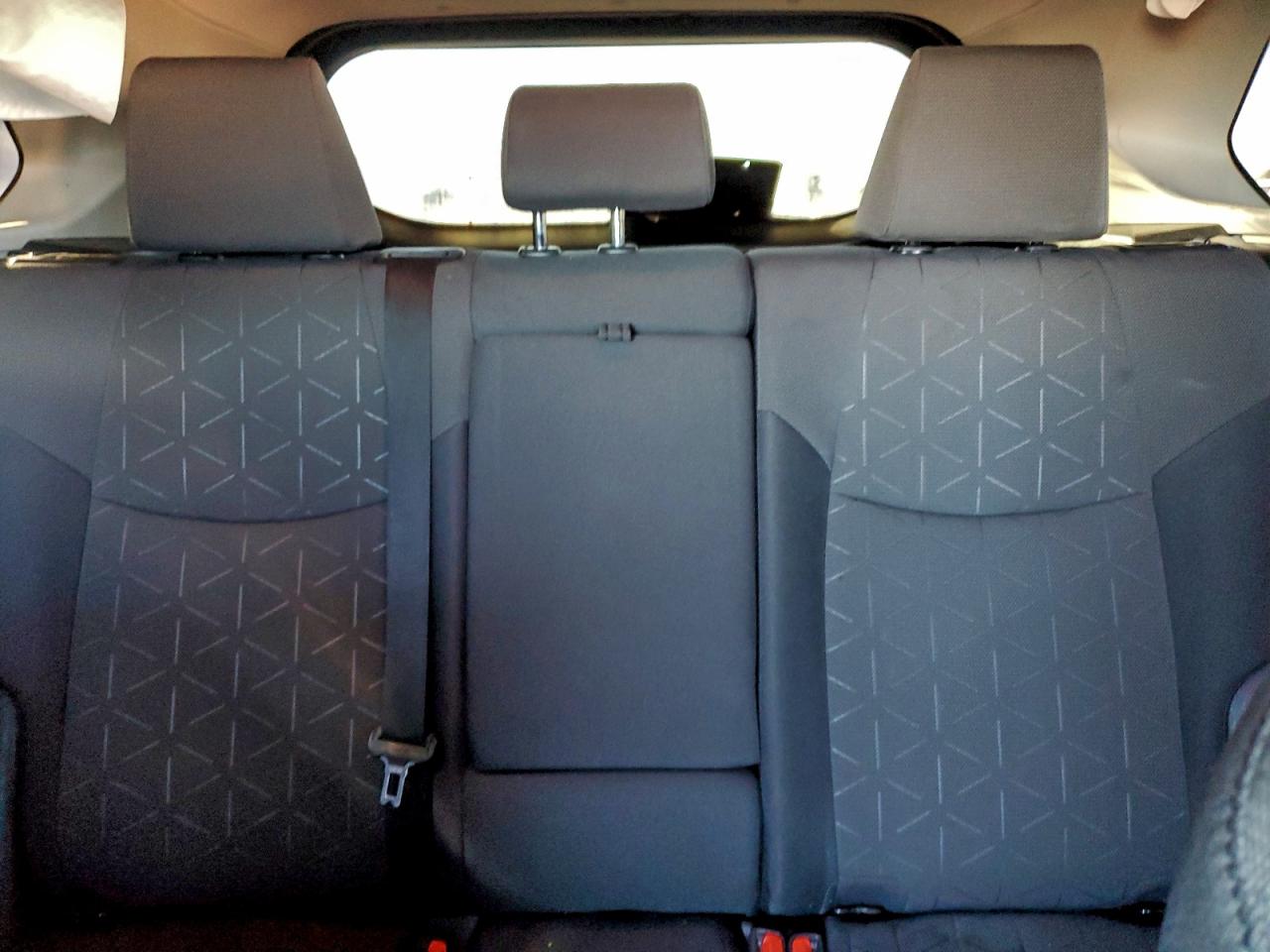 2021 TOYOTA RAV4 XLE photo 10