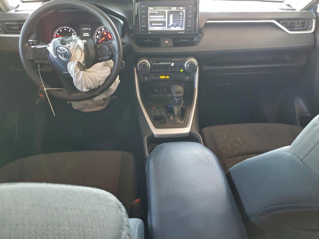 2021 TOYOTA RAV4 XLE photo 8