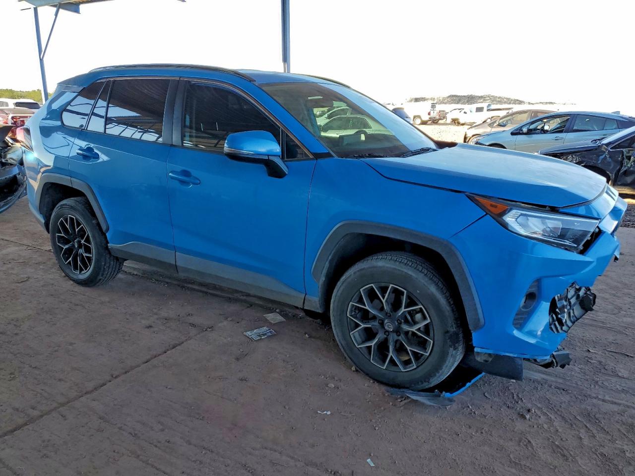 2021 TOYOTA RAV4 XLE photo 4
