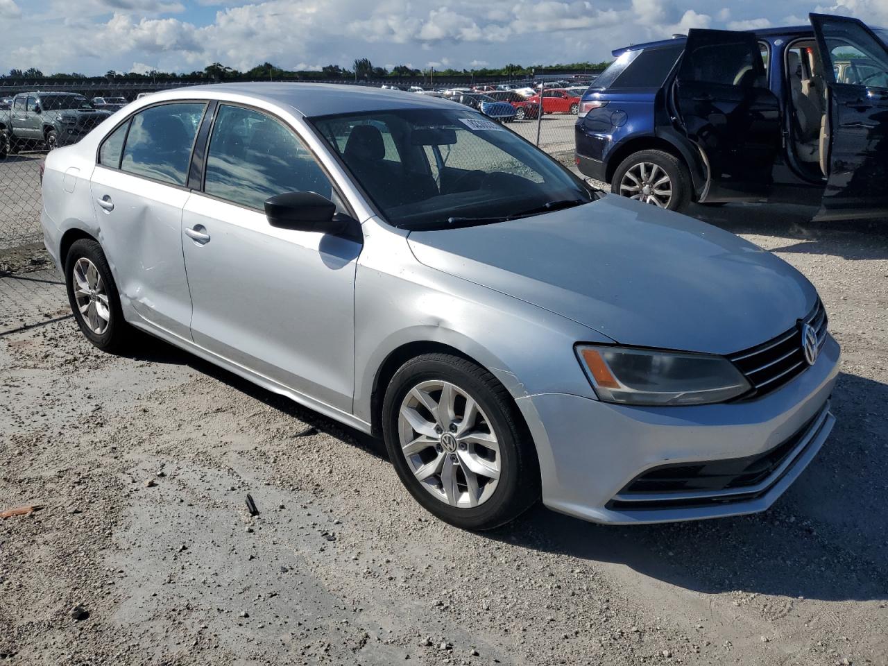 2016 VOLKSWAGEN JETTA S photo 4