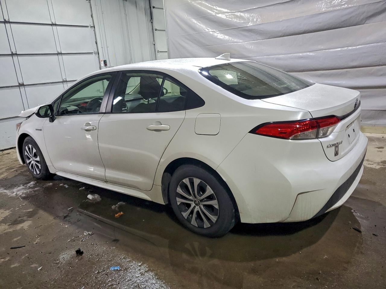 2021 TOYOTA COROLLA LE photo 2