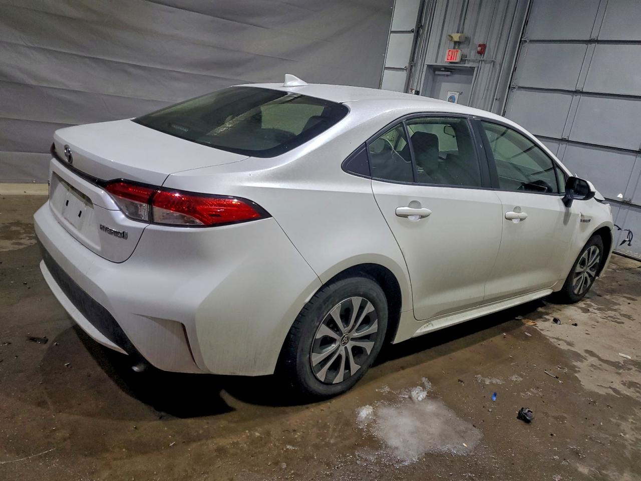 2021 TOYOTA COROLLA LE photo 3