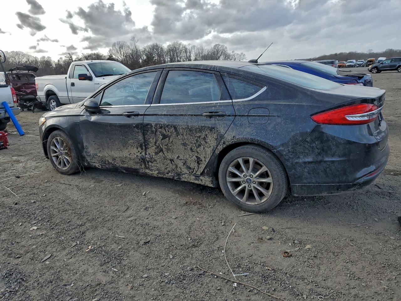 2017 FORD FUSION SE photo 2