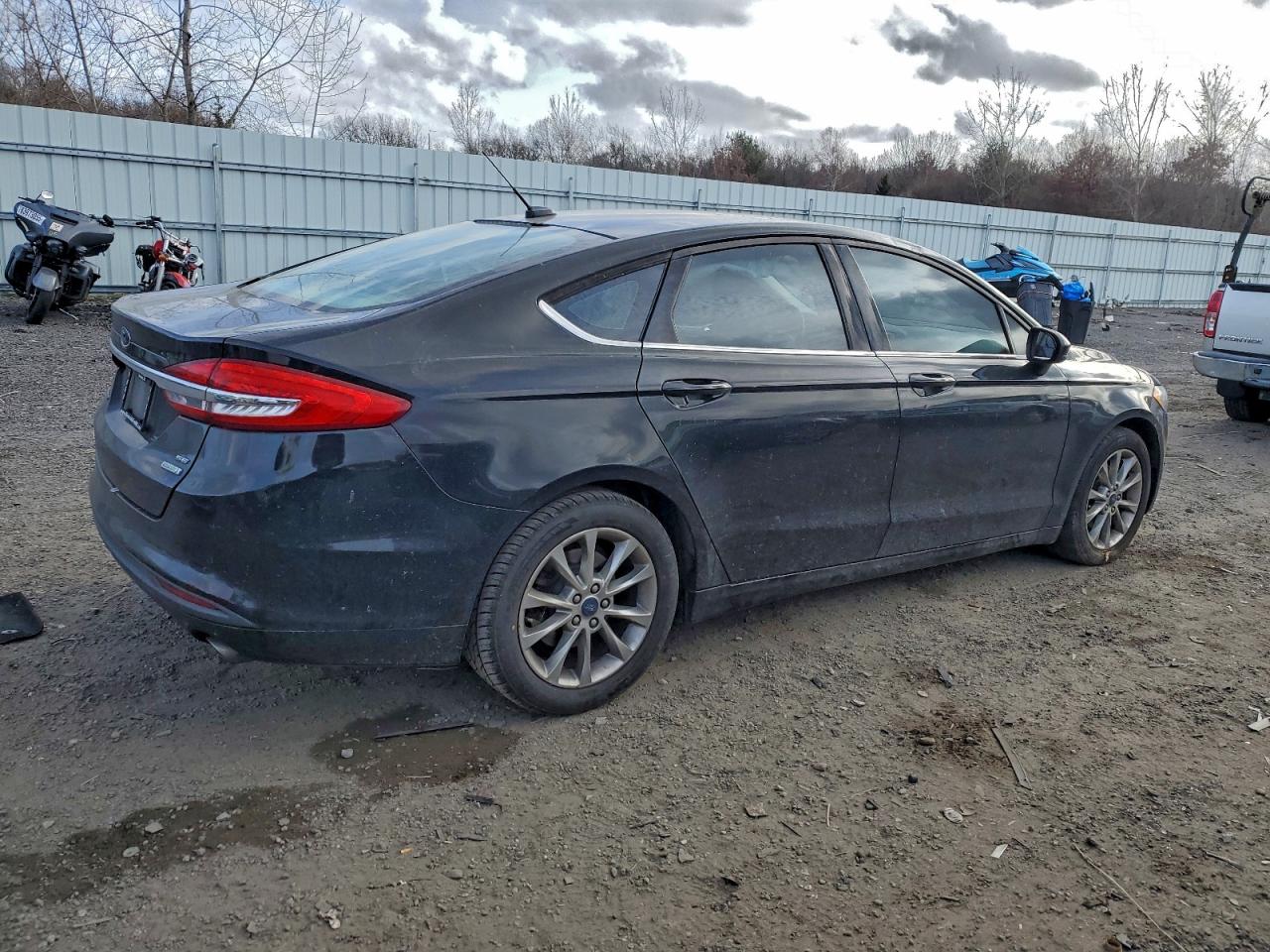 2017 FORD FUSION SE photo 3