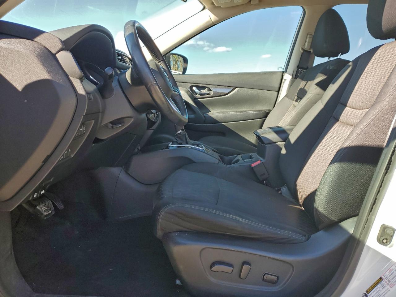 2017 NISSAN ROGUE SV photo 7
