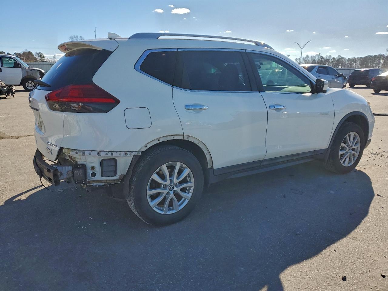 2017 NISSAN ROGUE SV photo 3
