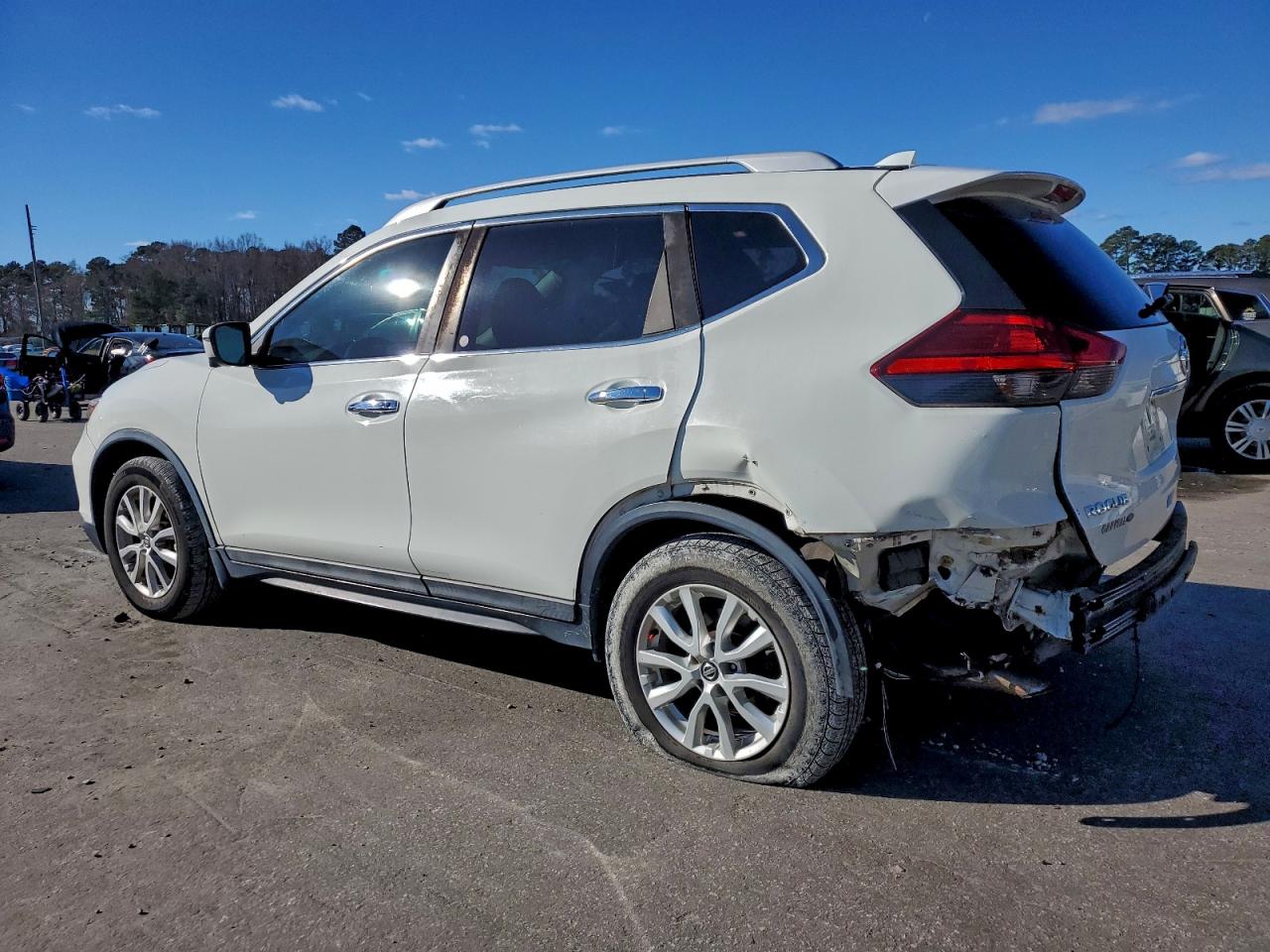 2017 NISSAN ROGUE SV photo 2