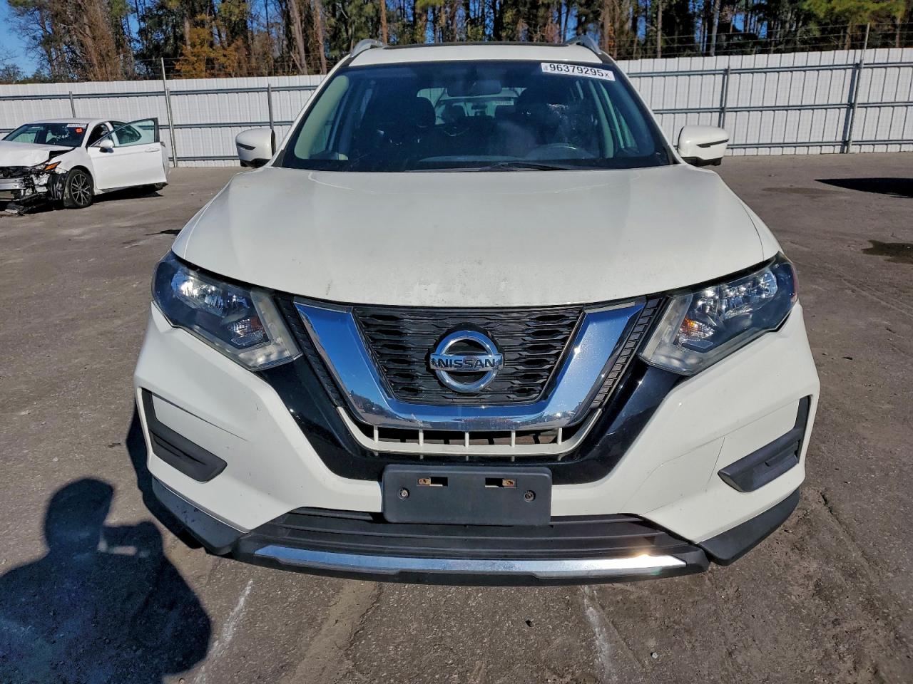 2017 NISSAN ROGUE SV photo 5