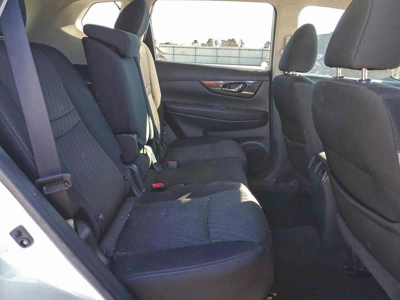 2017 NISSAN ROGUE SV photo 11