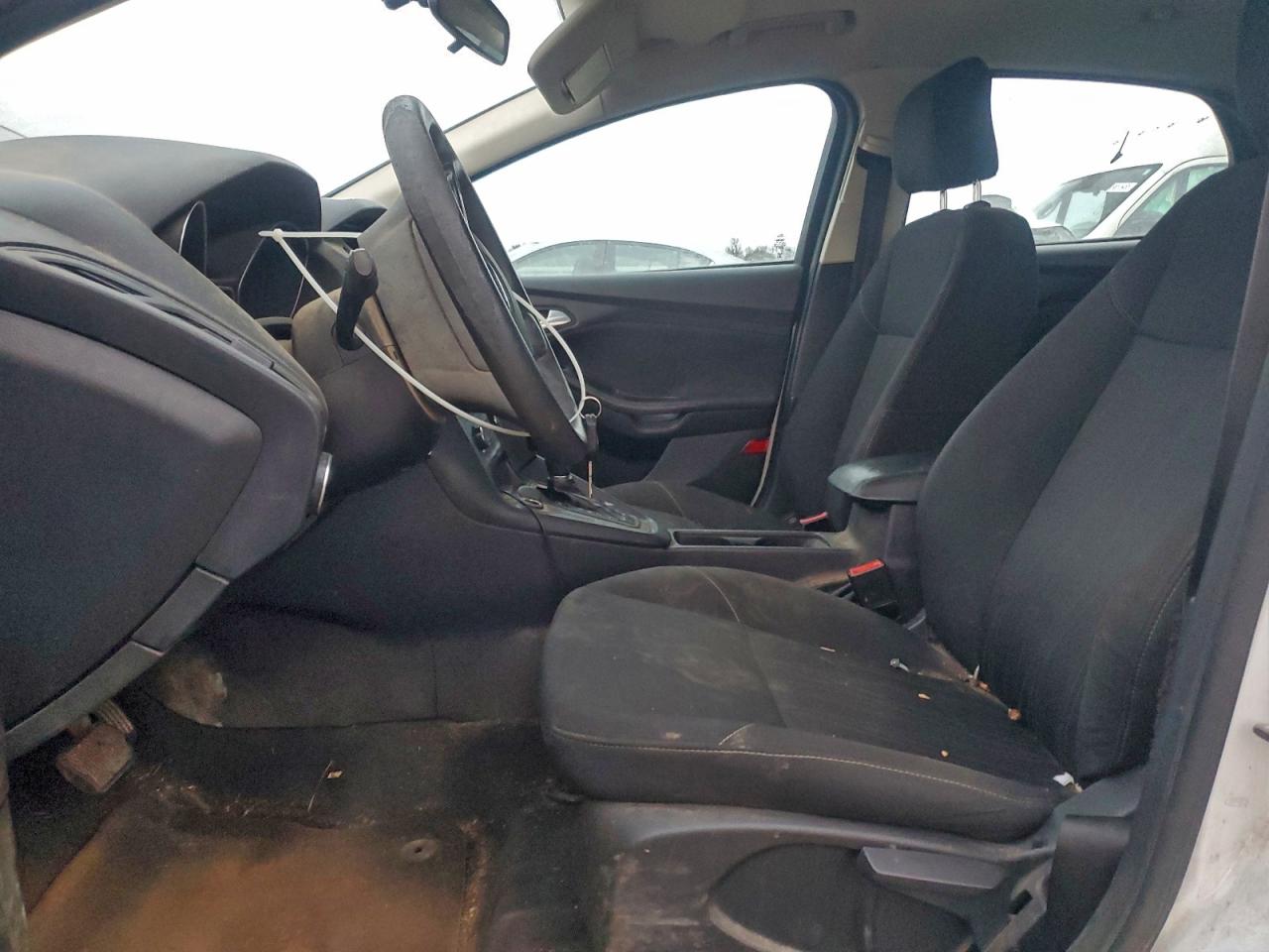 2015 FORD FOCUS SE photo 7