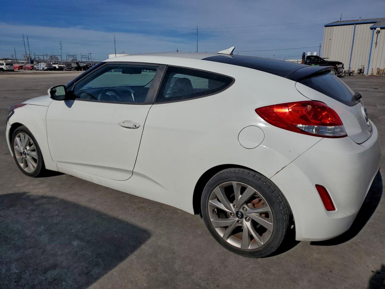 2017 HYUNDAI VELOSTER BASE photo 2