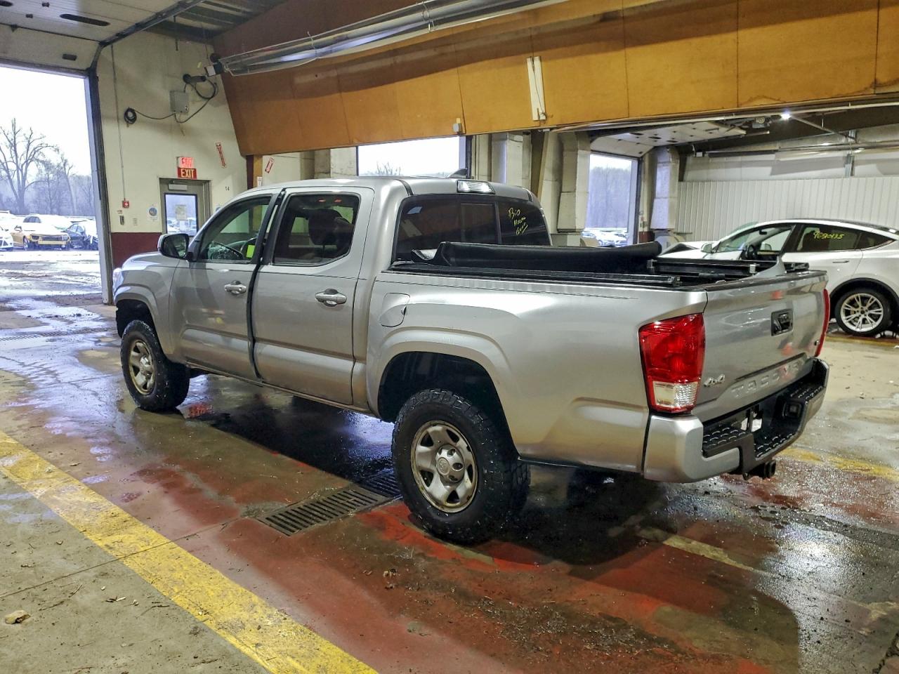 2017 TOYOTA TACOMA DOUBLE CAB photo 2