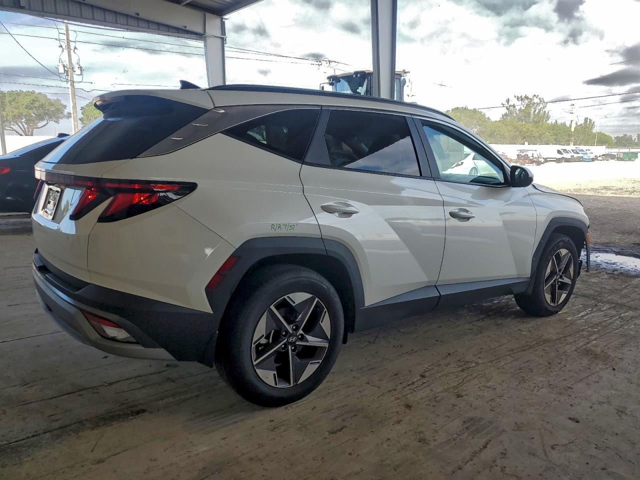 2025 HYUNDAI TUCSON SEL photo 3