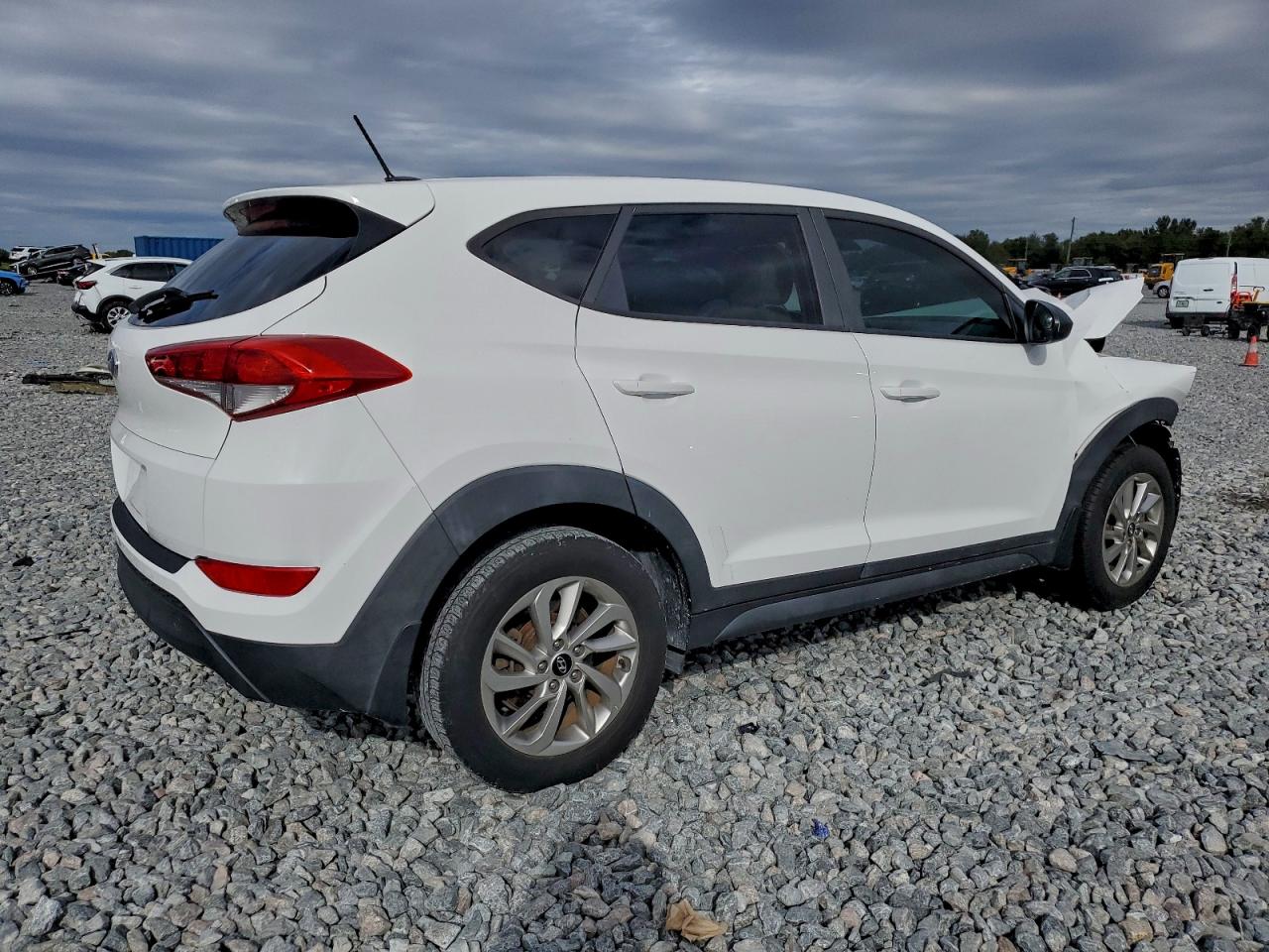 2017 HYUNDAI TUCSON SE photo 7