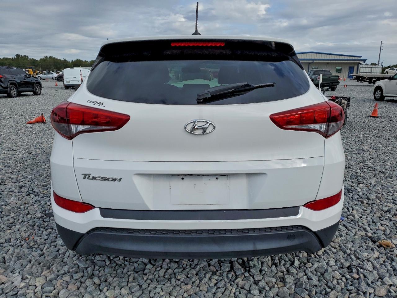 2017 HYUNDAI TUCSON SE photo 16