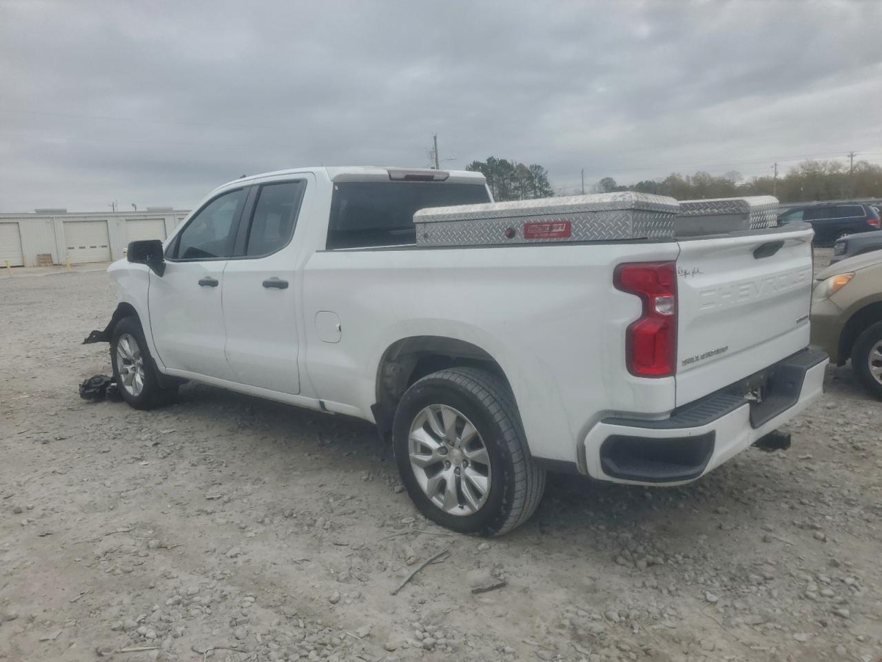 2021 CHEVROLET SILVERADO C1500 CUSTOM photo 2