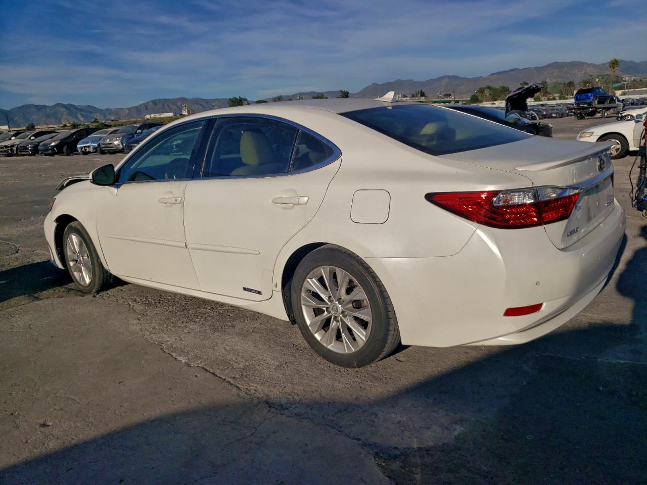 2013 LEXUS ES 300H photo 2