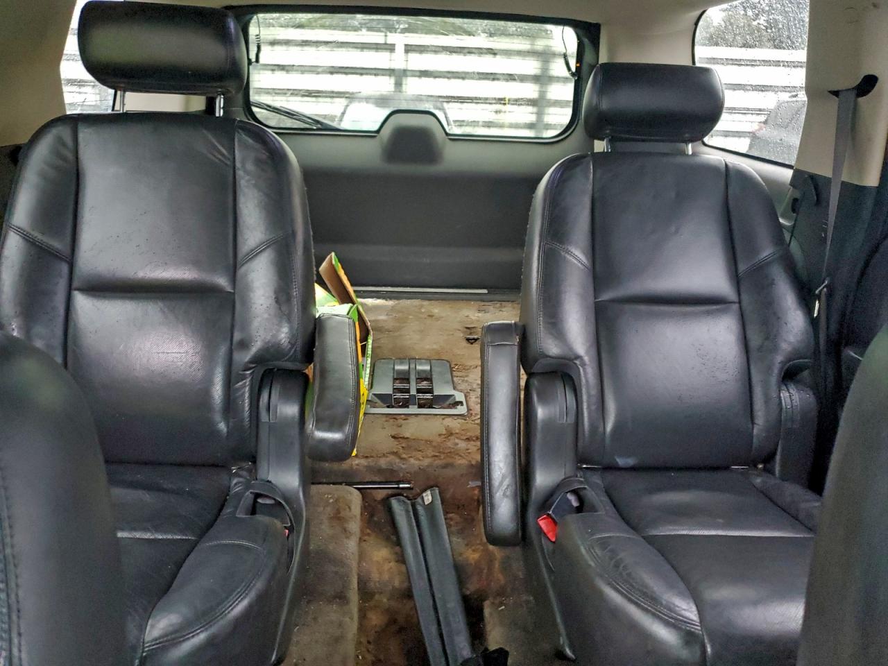 2010 CADILLAC ESCALADE LUXURY photo 10
