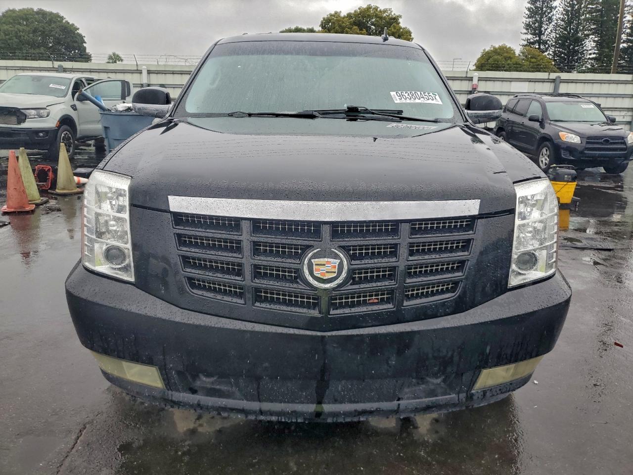 2010 CADILLAC ESCALADE LUXURY photo 5